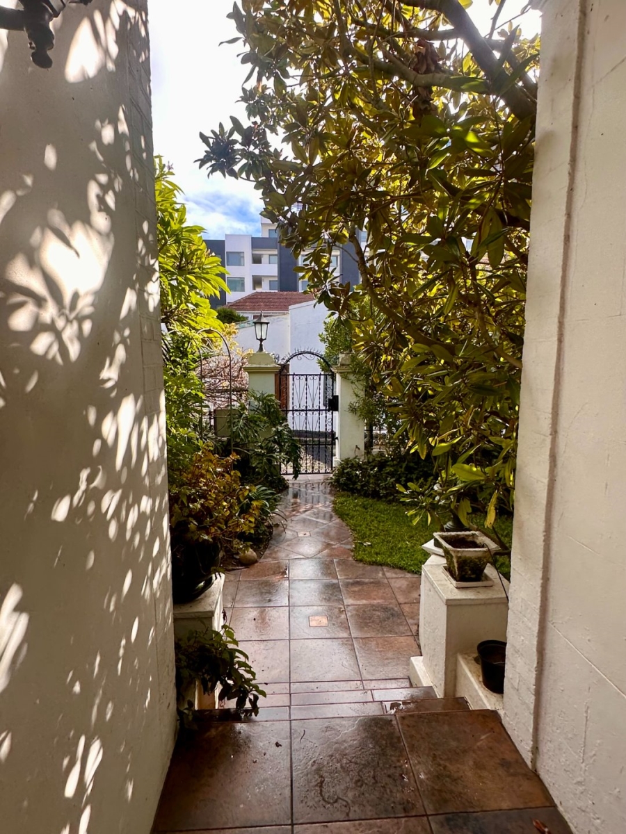 4 Bedroom Property for Sale in Green Point Western Cape